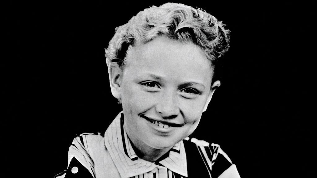 Dolly Parton, Country Music, American Music, Celebrity Biography, Dolly Parton Biography, Nashville, Tennessee, Dollywood, Songwriter, Hollywood, Music History, American Culture, Philanthropy